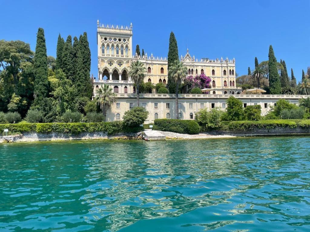 Апартаменты Casa Della Regina Сирмионе Экстерьер фото